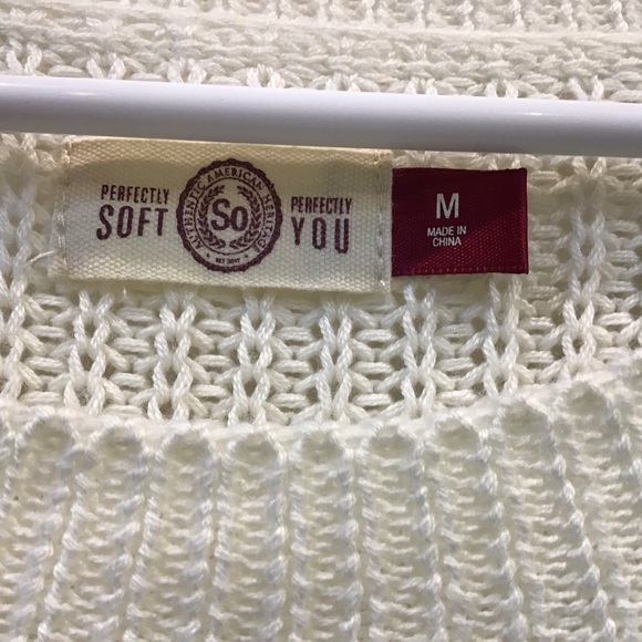 🧥 SO Women’s Cream Sweater (Size M) - Picture 2 of 3